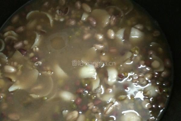 杂粮粥的做法图解2