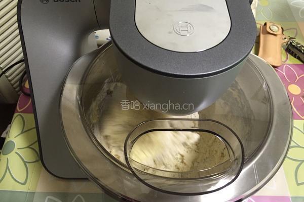 葡萄干椰蓉面包的做法图解1