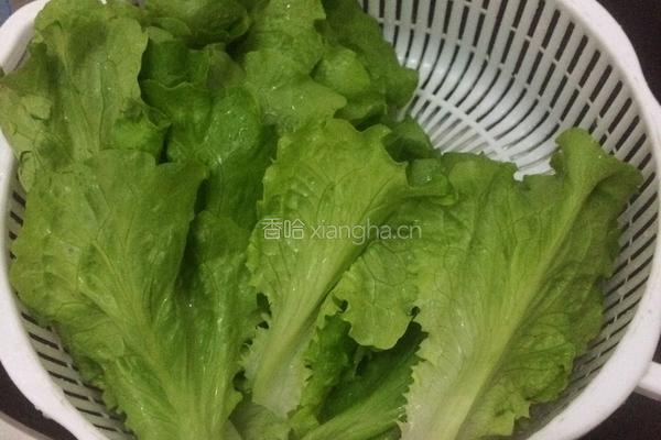 浇汁蚝油生菜的做法图解2