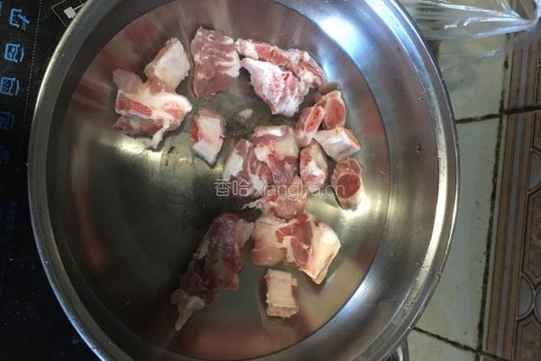 蒜头蒸排骨的做法图解2