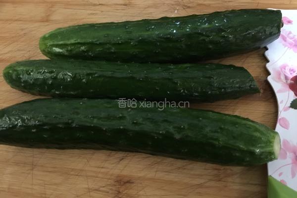 凉拌黄瓜的做法图解1