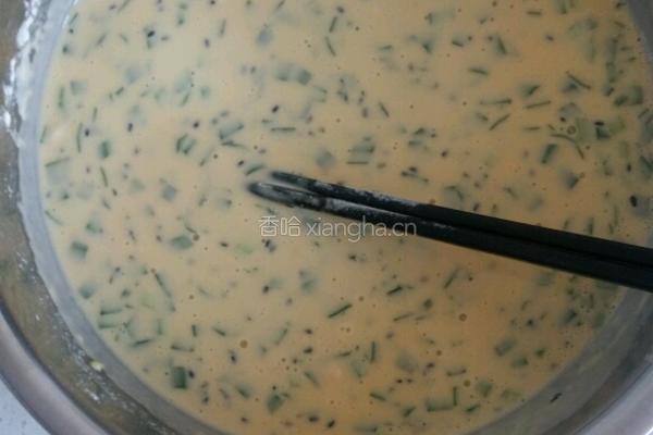 芝麻鸡蛋饼的做法图解1