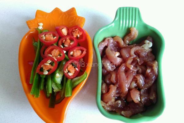 绿豆芽炒肉丝的做法图解2