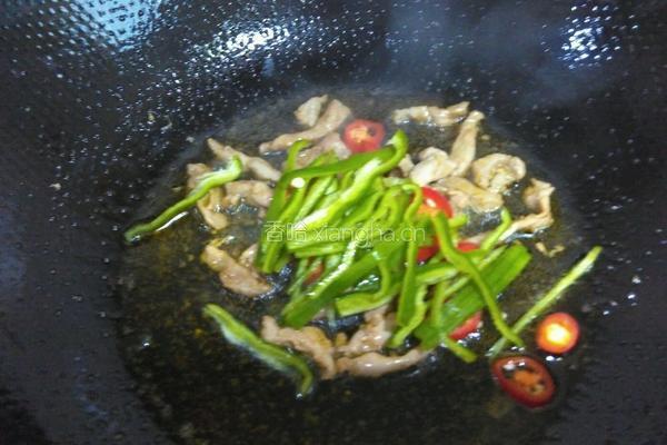 绿豆芽炒肉丝的做法图解4