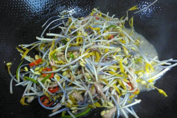 绿豆芽炒肉丝的做法图解6