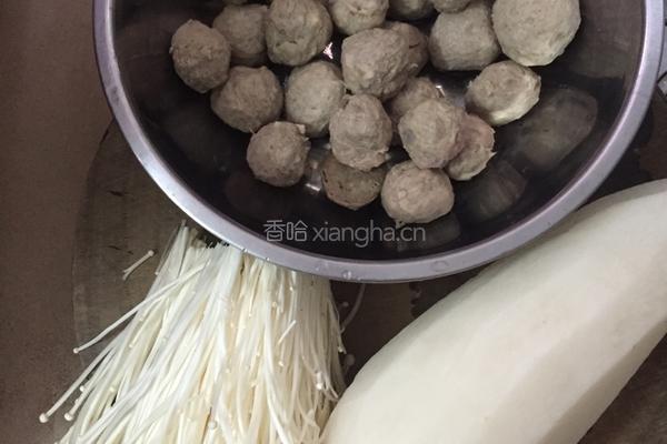 金针菇萝卜牛筋丸汤的做法图解1