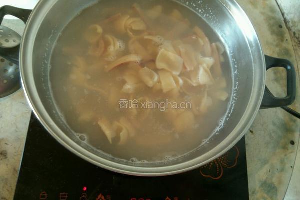 辣子炒鱿鱼的做法图解2