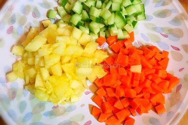 菠萝虾仁炒饭的做法图解1