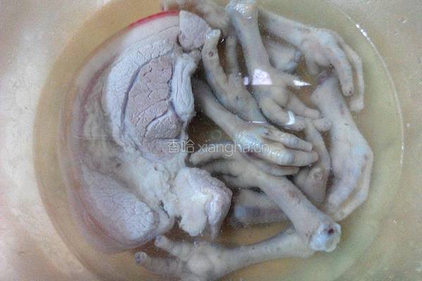 菜干鸡爪汤的做法图解4
