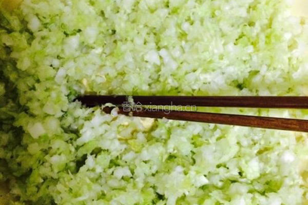 白菜鸡蛋饺子的做法图解3