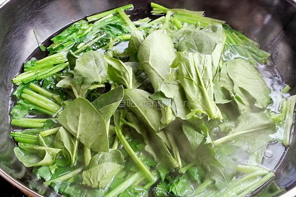 菠菜陈醋花生米的做法图解5