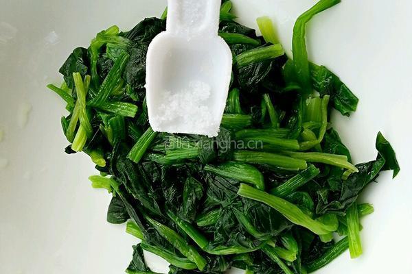 菠菜陈醋花生米的做法图解6