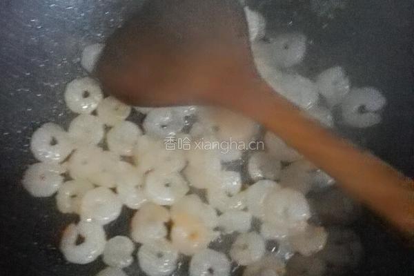 蛋清炒虾仁的做法图解4