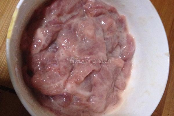 蒜苗炒肉片的做法图解2