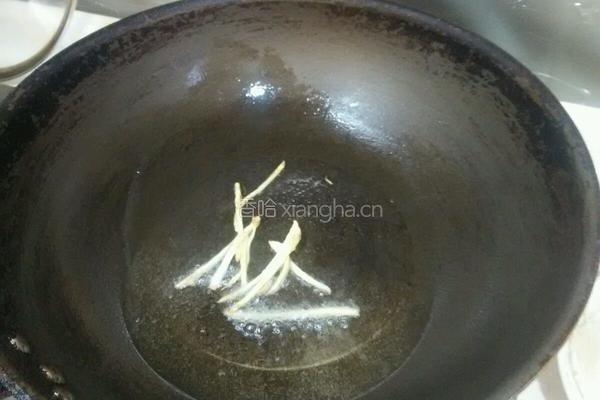 速炒手撕包菜的做法图解2