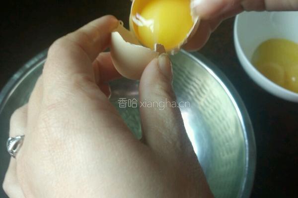 电饭煲做蛋糕的做法图解1