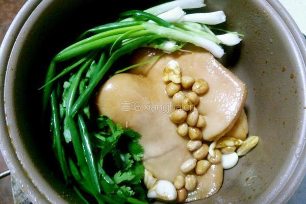 电饭煲版闷猪耳的做法图解5
