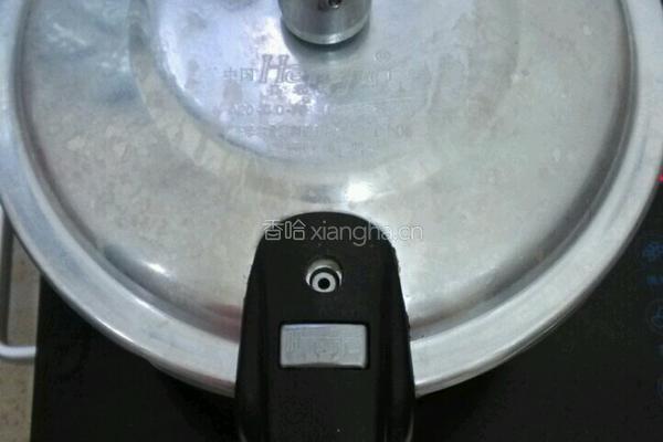 鸡翅炖蘑菇的做法图解6