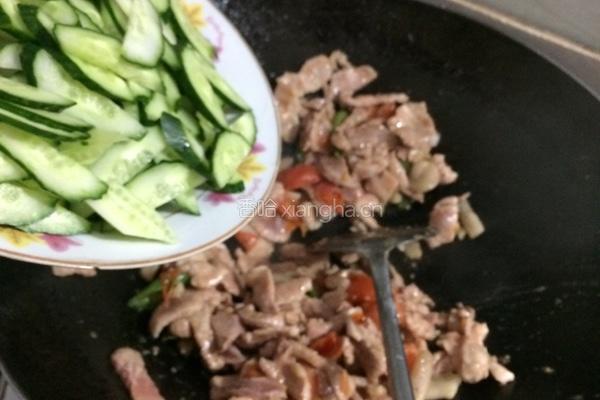 青瓜炒猪肉的做法图解7