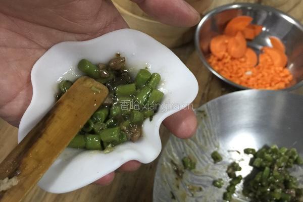 家乡豆角饺子的做法图解1