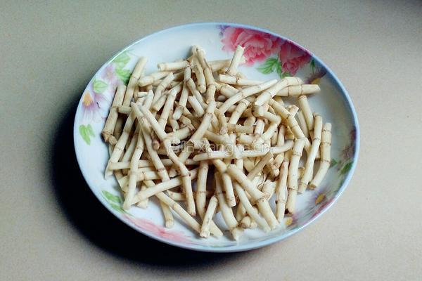 凉拌折耳根的做法图解1