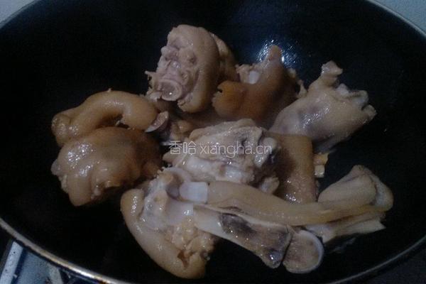 香辣猪蹄的做法图解3