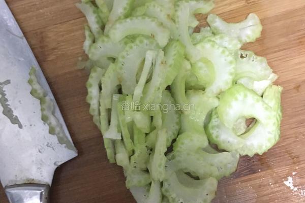 芹菜扇贝配碎培根的做法图解4