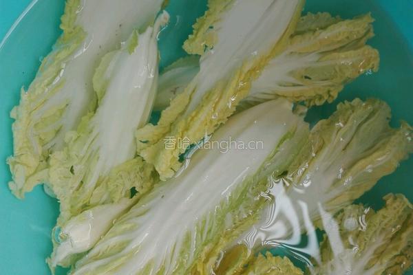 瘦肉紫菜蛋花娃娃菜汤的做法图解2