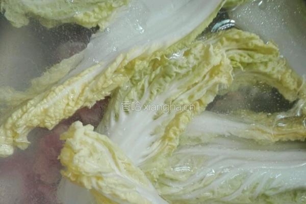 瘦肉紫菜蛋花娃娃菜汤的做法图解3