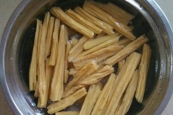 腐竹红枣甜汤的做法图解2