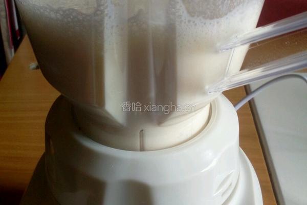香蕉奶昔的做法图解2