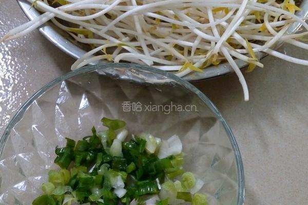 凉拌豆芽的做法图解1