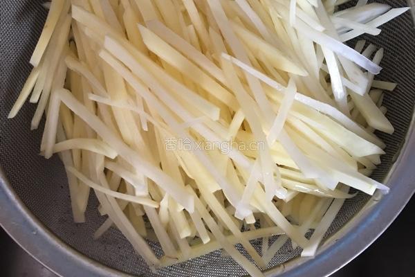 凉拌麻辣土豆丝的做法图解5