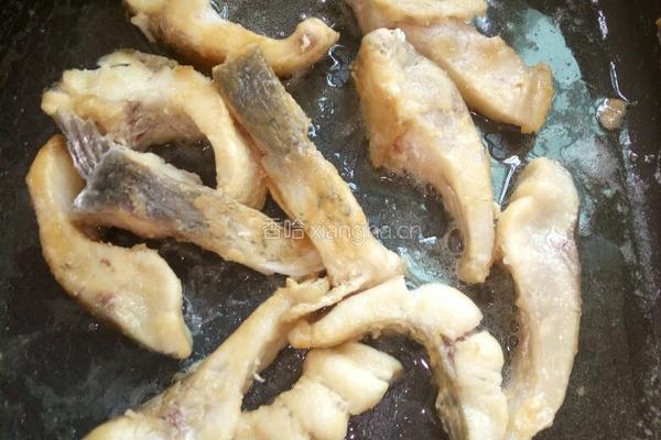 酸笋鱼块的做法图解3