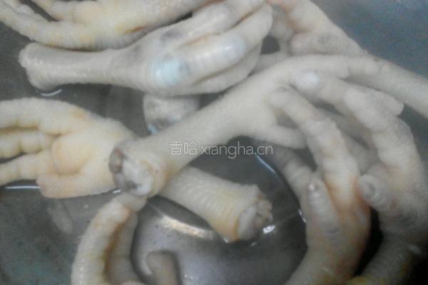 卤鸡爪鹌鹑蛋的做法图解4