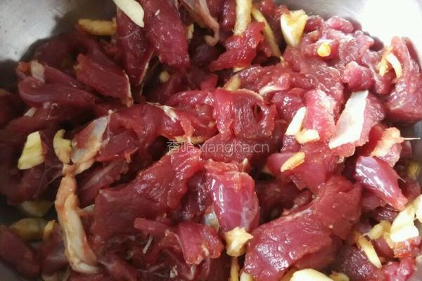 芹菜炒牛肉的做法图解1