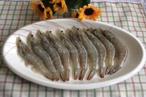 蒜蓉粉丝蒸大虾的做法图解1