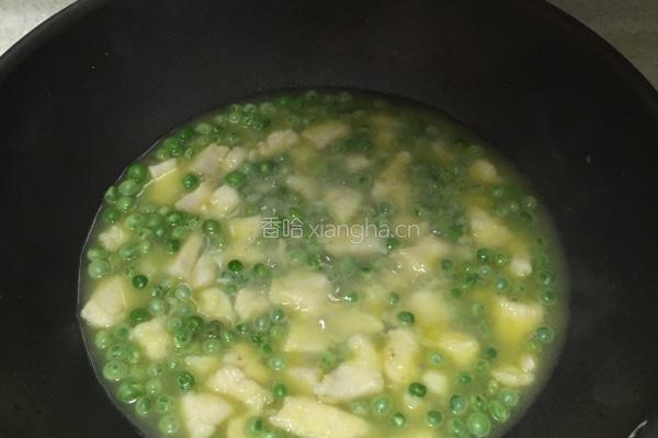 豌豆鸡丁的做法图解3