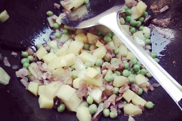 土豆闷饭的做法图解4