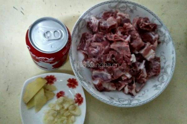 可乐排骨的做法图解1