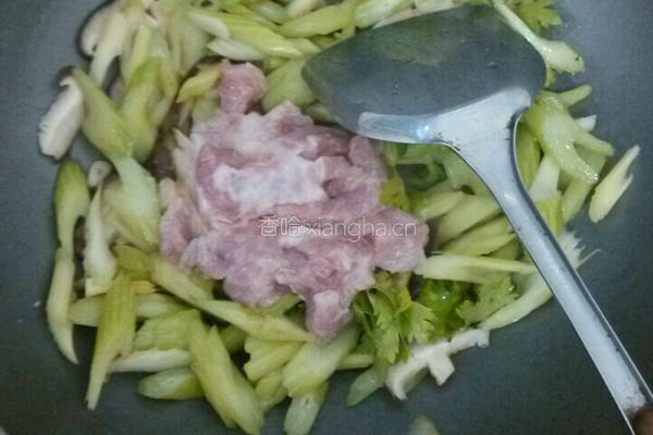 芹菜炒肉的做法图解10