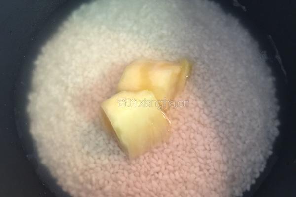 红枣菠萝干果糯米饭的做法图解2