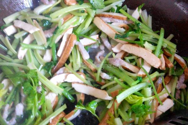 芹菜干丝的做法图解6
