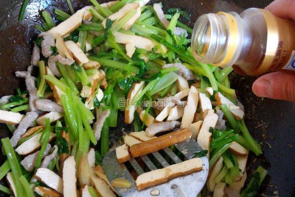 芹菜干丝的做法图解8