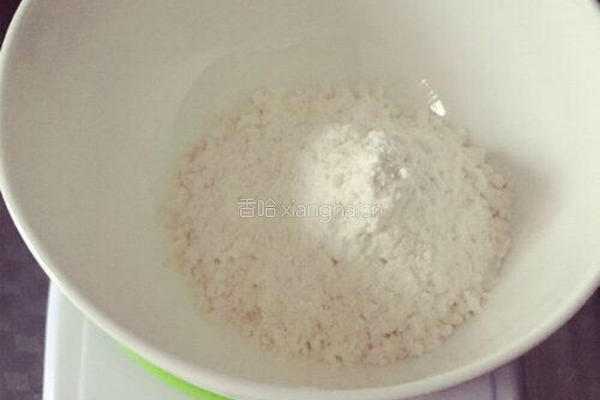 香葱蛋饼（妈妈做给宝宝的营养早餐）的做法图解1
