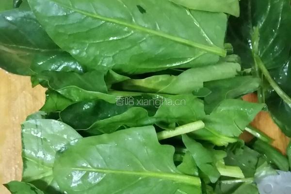 菠菜炒肉的做法图解3