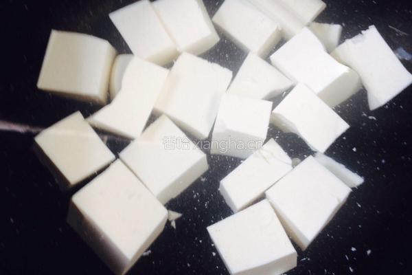 豆腐肉汤的做法图解1