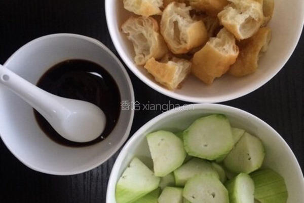 丝瓜糖醋油条的做法图解2