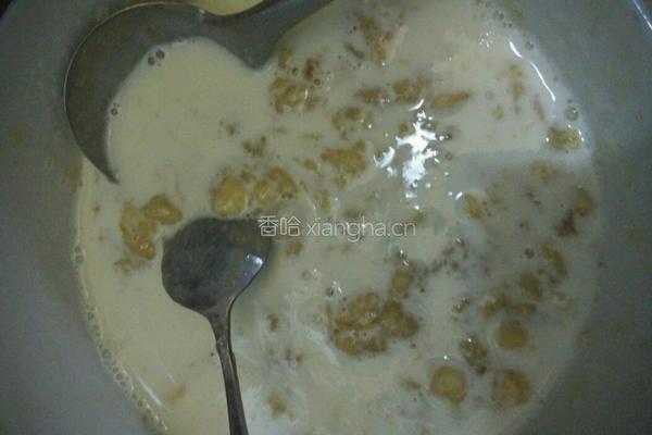 香蕉牛奶鸡蛋饼的做法图解2