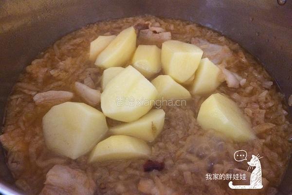 酸菜炖五花肉粉条的做法图解5
